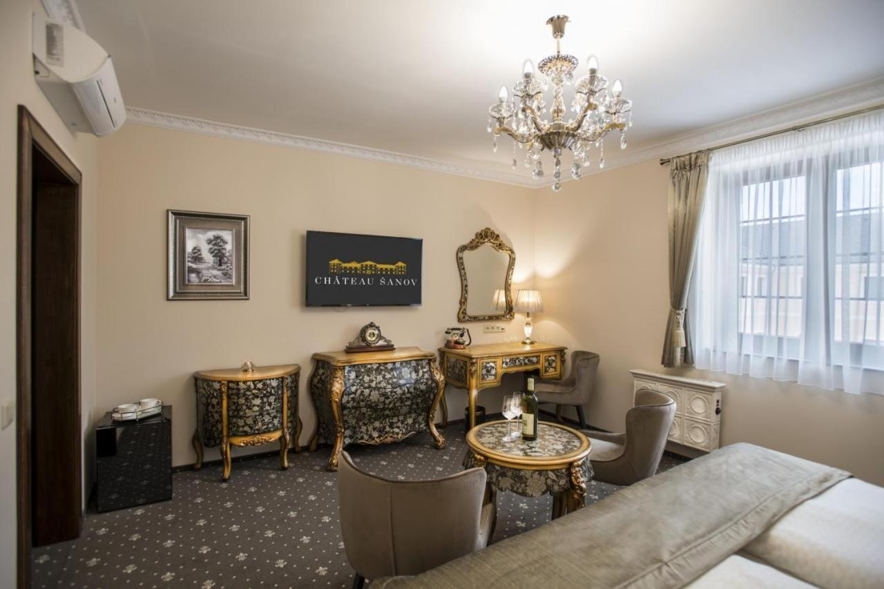 Chateau Sanov Sanov  Eksteriør billede