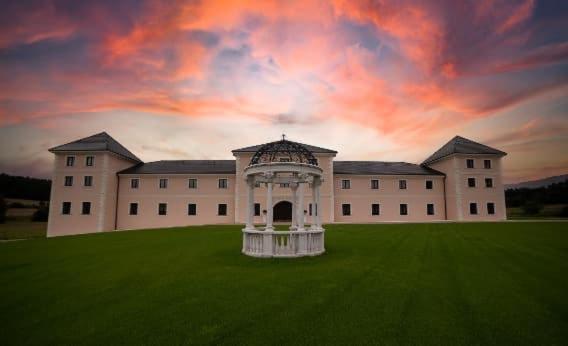 Chateau Sanov Sanov  Eksteriør billede