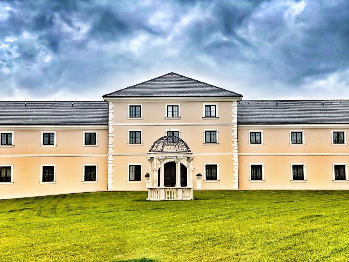 Chateau Sanov Sanov  Eksteriør billede